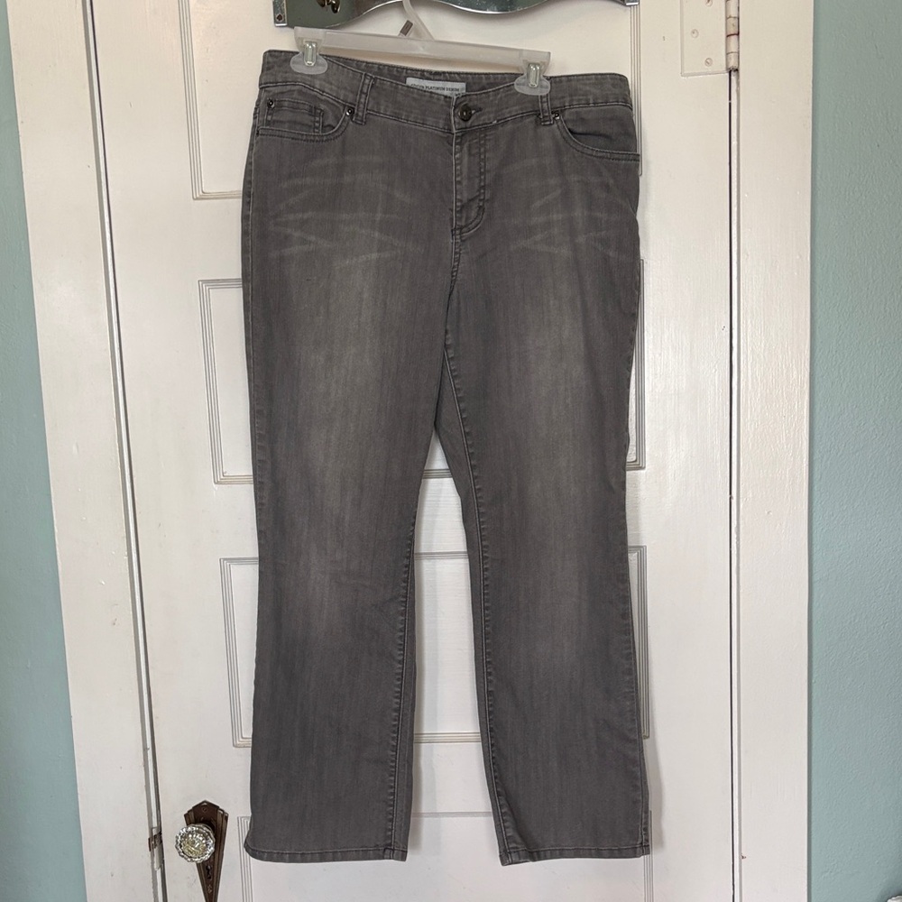 Chico’s Platinum Denim Gray Ultimate Fit Bootleg-Leg Jeans Size 2 (US12) Short